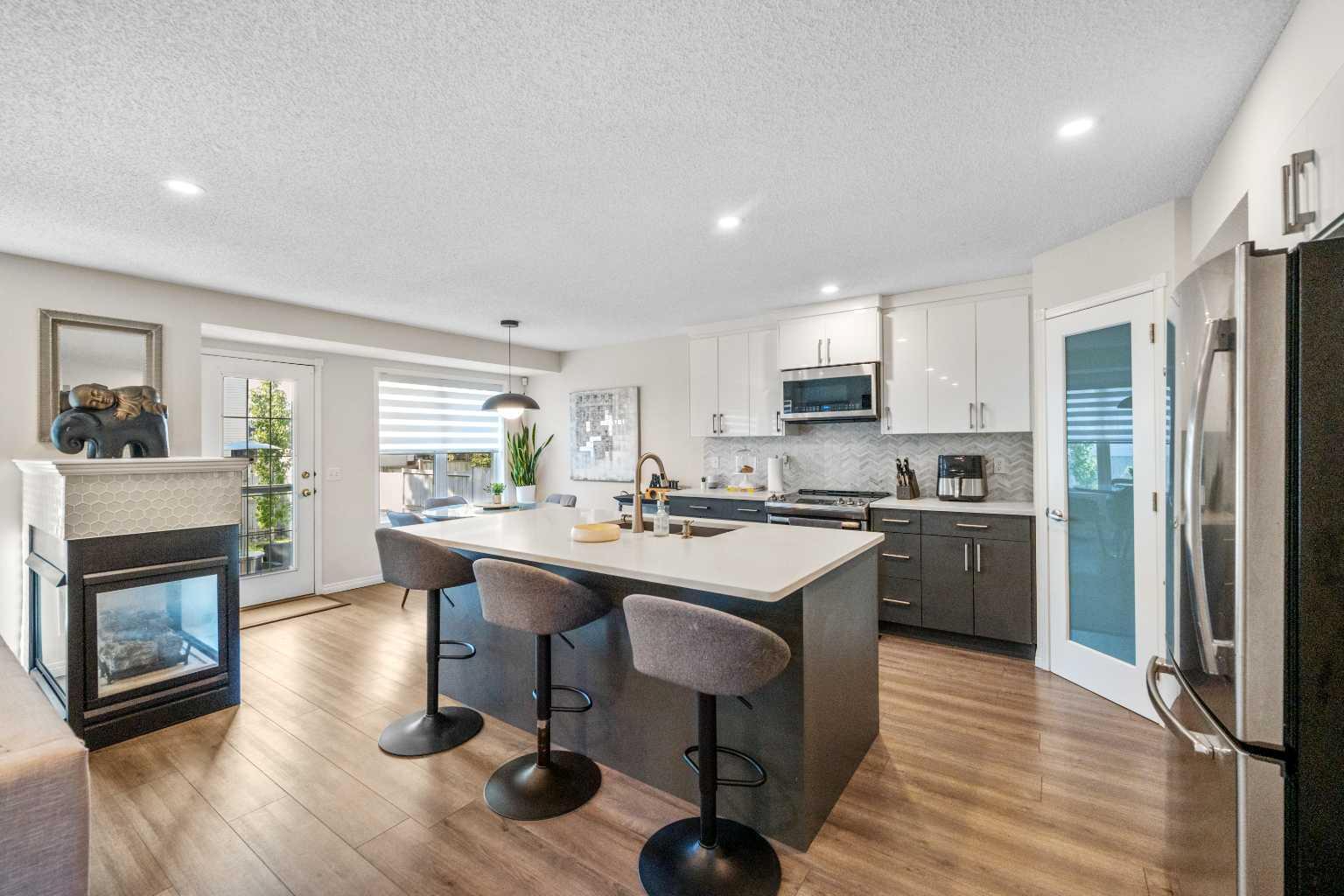 156 Coral Springs Close NE  Calgary AB T3J 3S5 photo