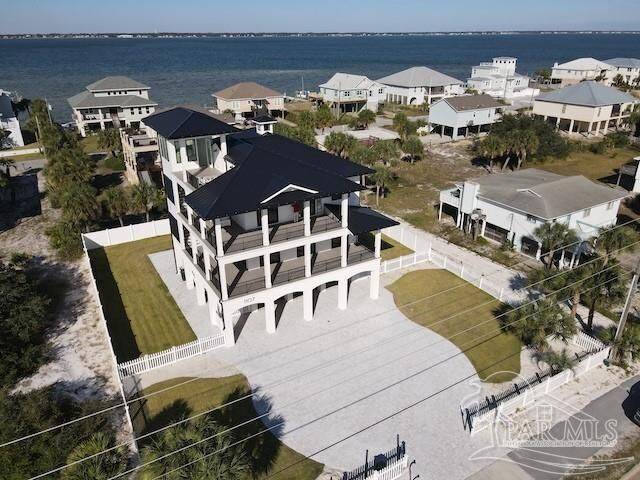 Property Photo: 1107 Via Deluna Dr FL 32561