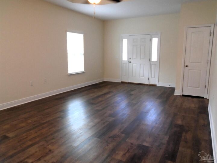 Property Photo: 3868 Throne Ct FL 32583
