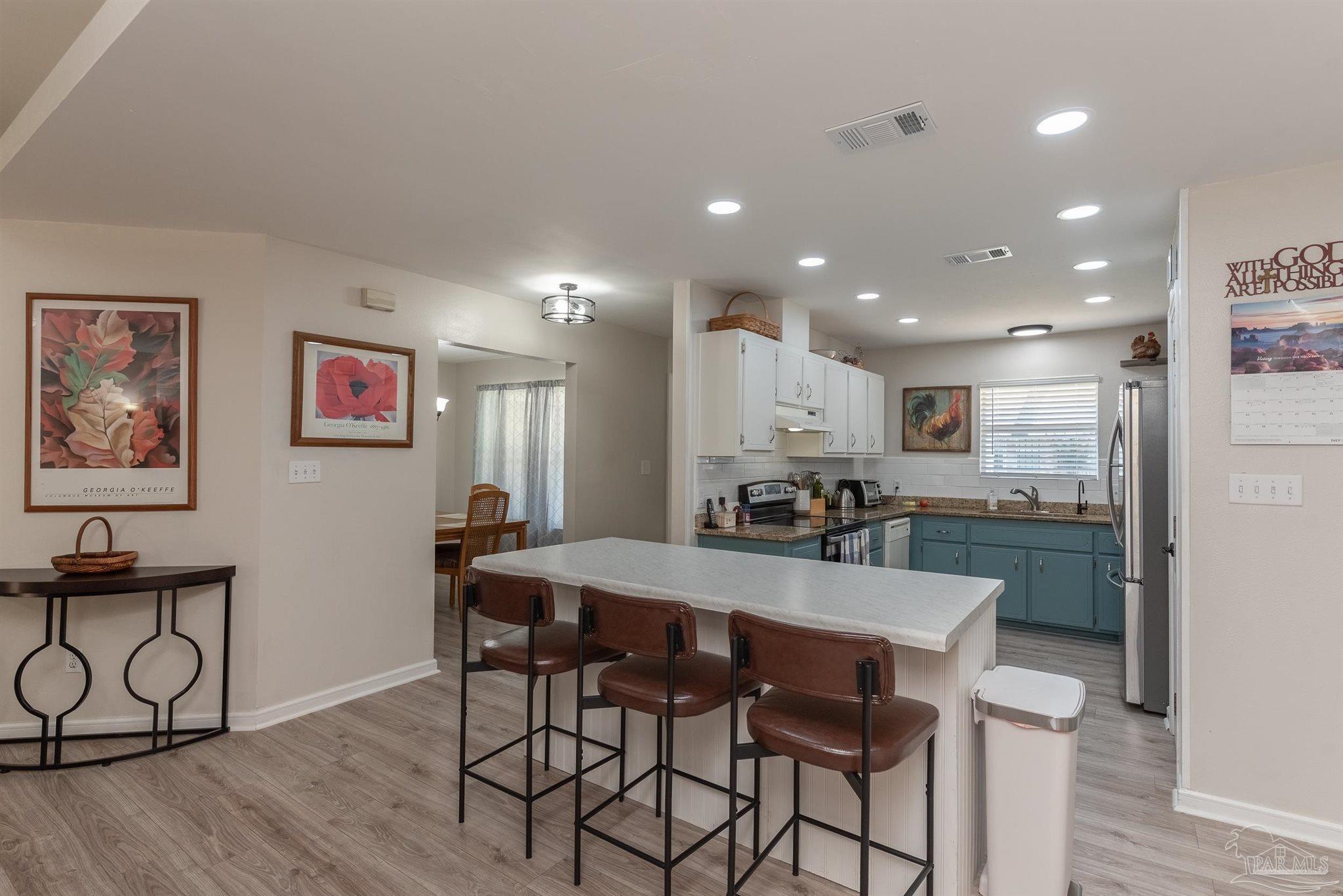 Property Photo:  705 Colemo Pl Dr  FL 32526 