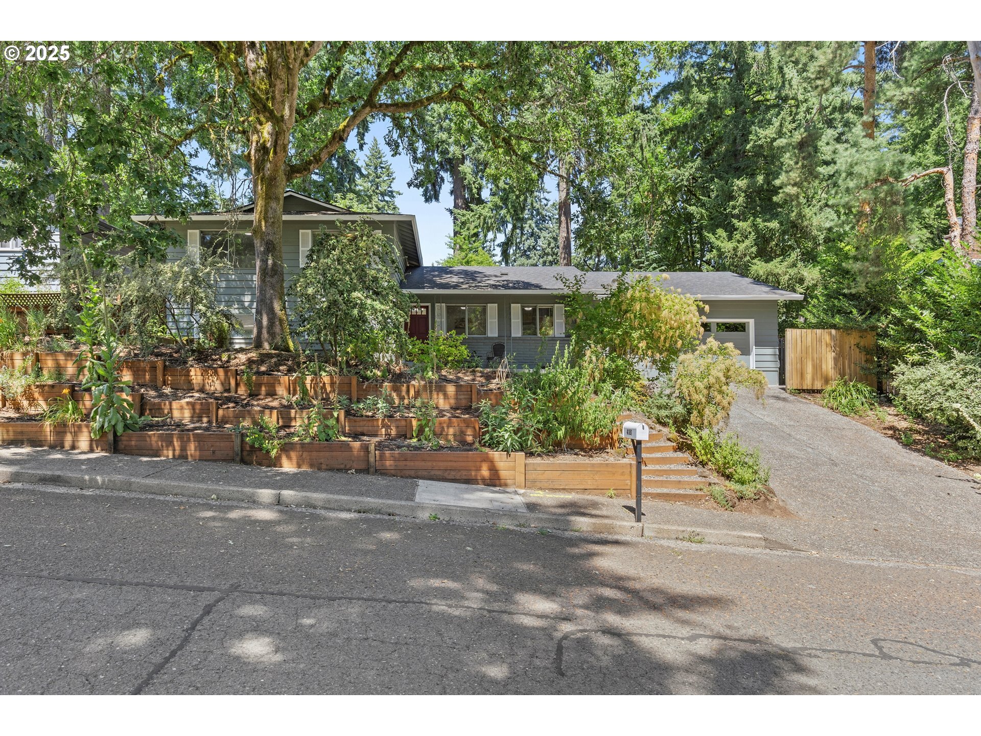 Property Photo: 4181 Cobb Way OR 97035