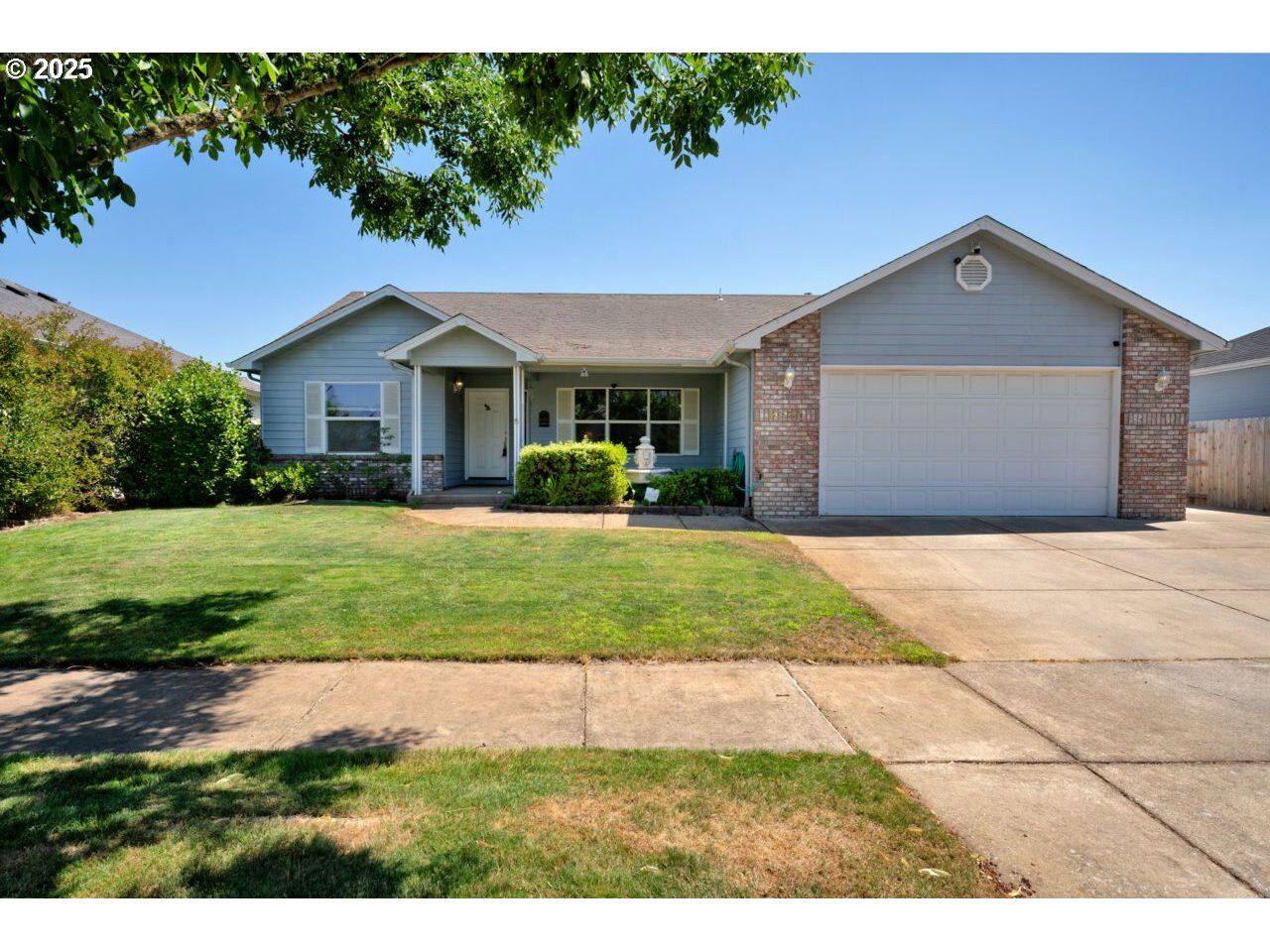 Property Photo: 5970 St Helena St OR 97402