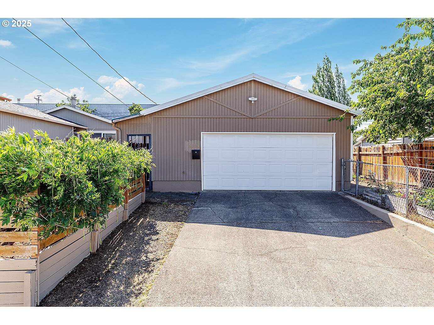 Property Photo:  6331 SE 83rd Ave  OR 97266 