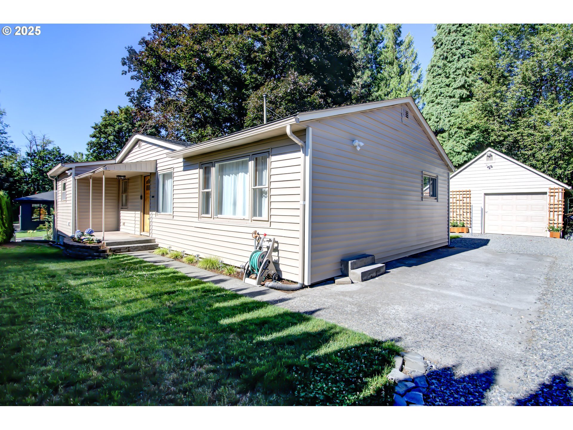 Property Photo: 1608 SE 105th Ct WA 98664