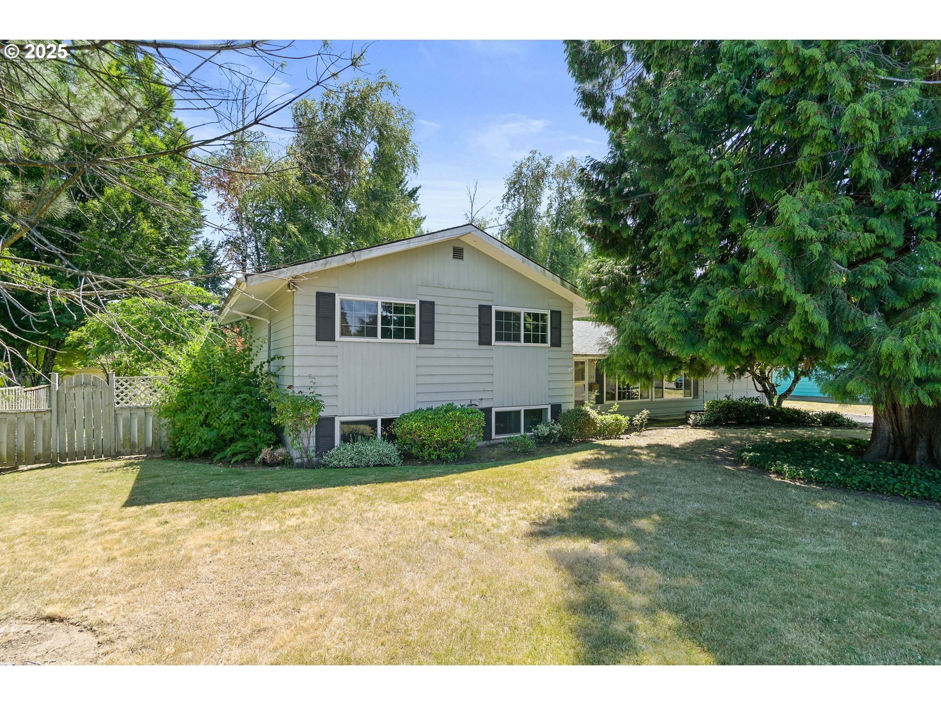 Property Photo: 1314 NW 4th St OR 97030