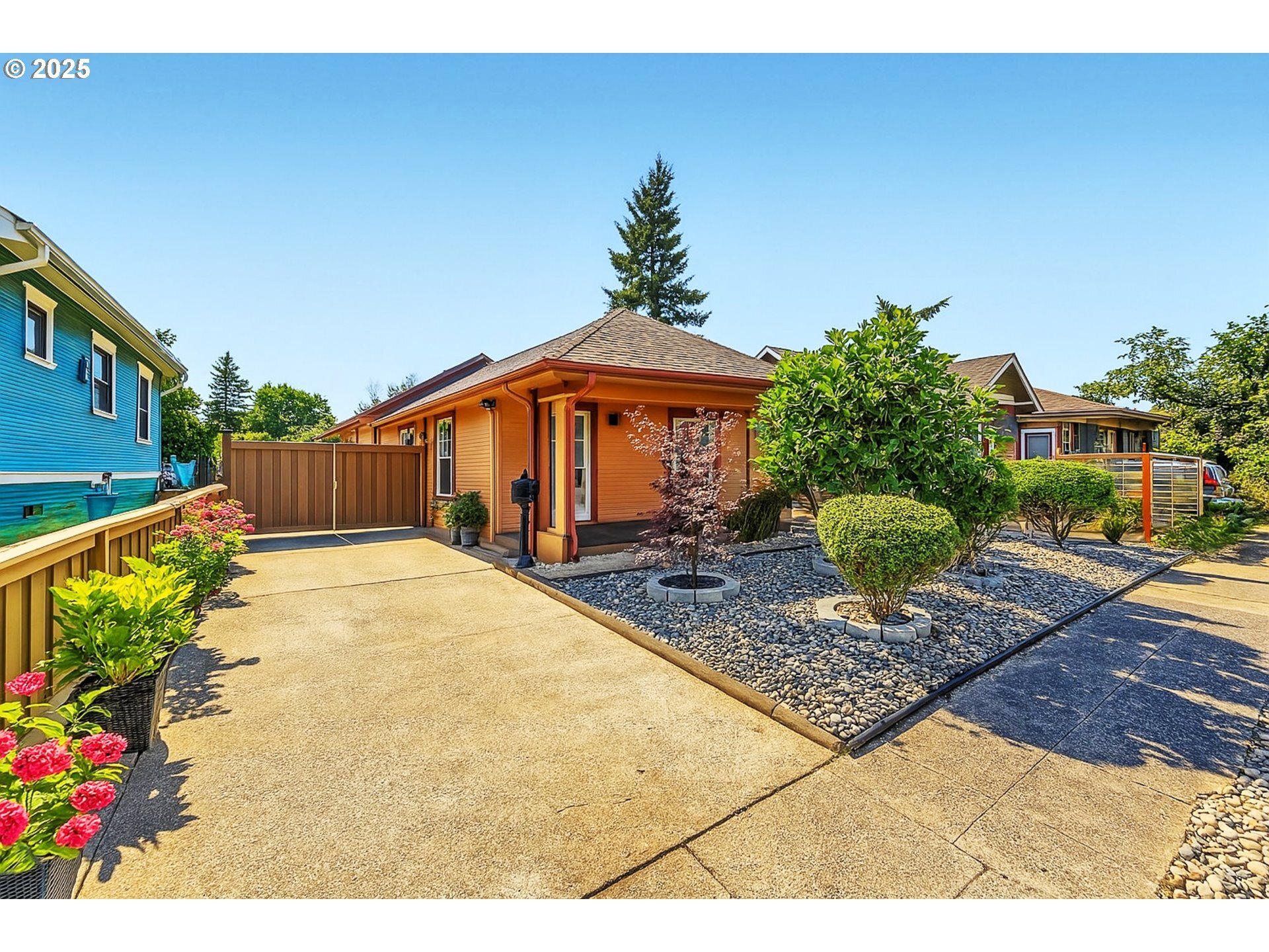 Property Photo: 6435 SE 71st Ave OR 97206