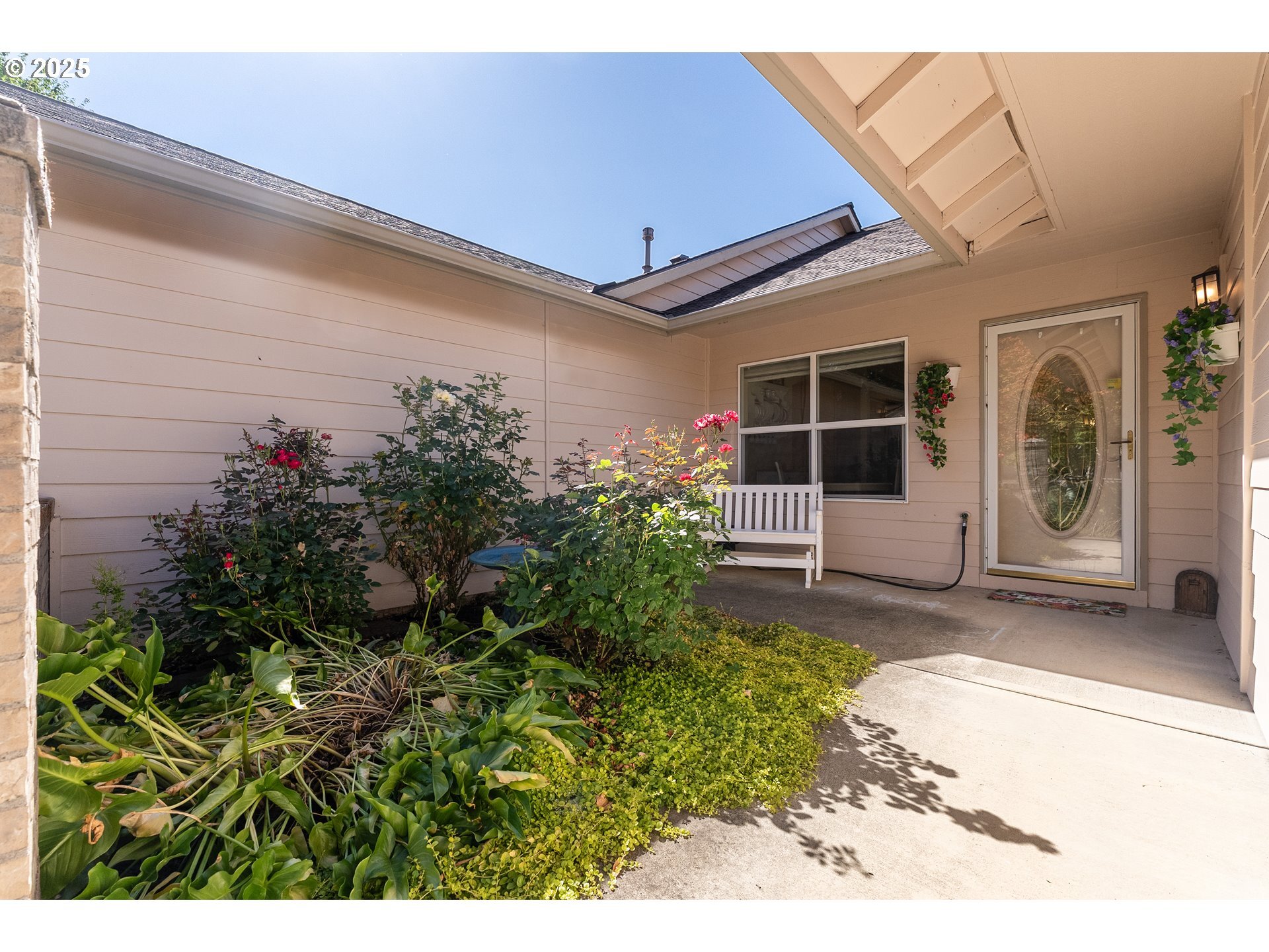 Property Photo: 323 NE Fircrest Pl OR 97128