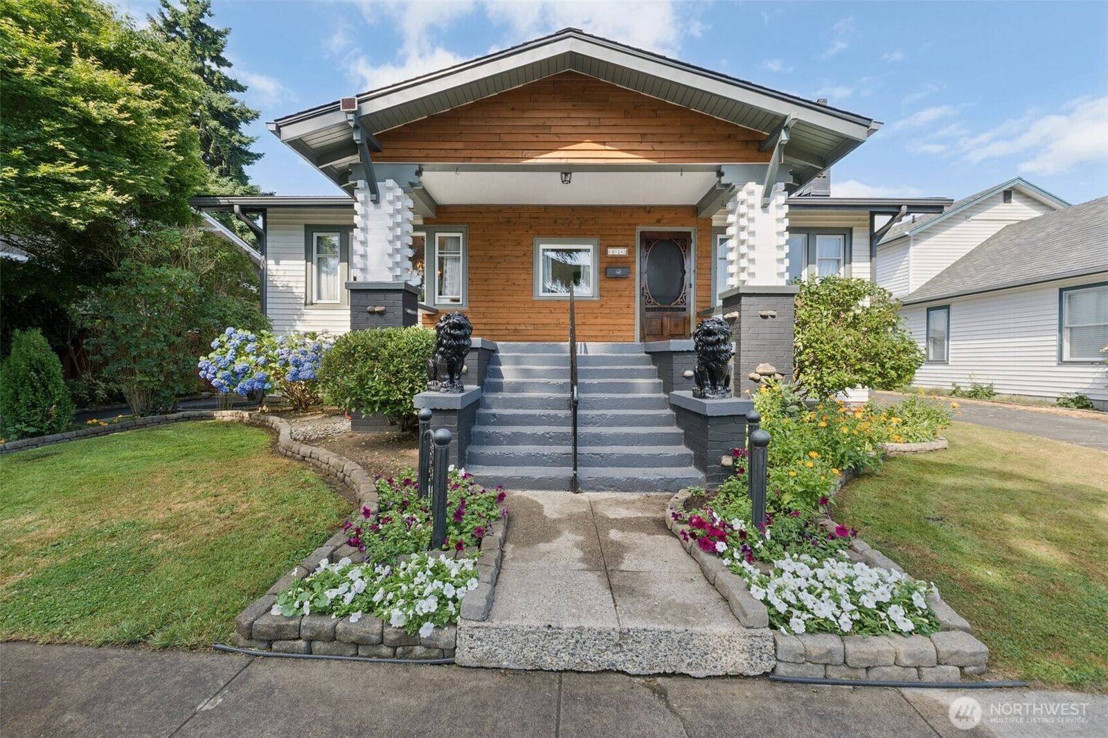 Property Photo: 115 E Street SE WA 98002