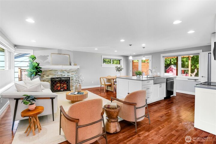 Property Photo: 5020 47th Avenue NE WA 98105