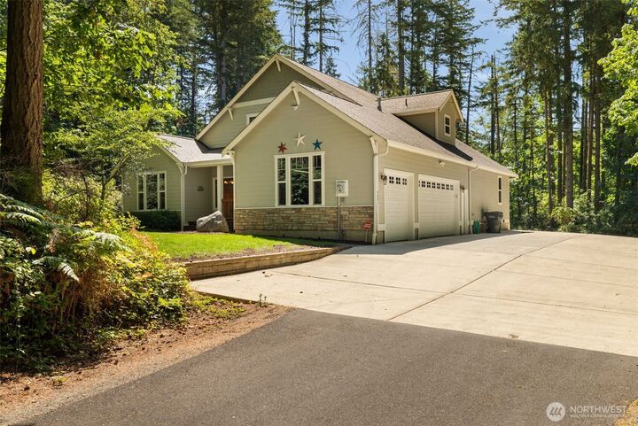 Property Photo: 4001 35th Avenue NW WA 98335