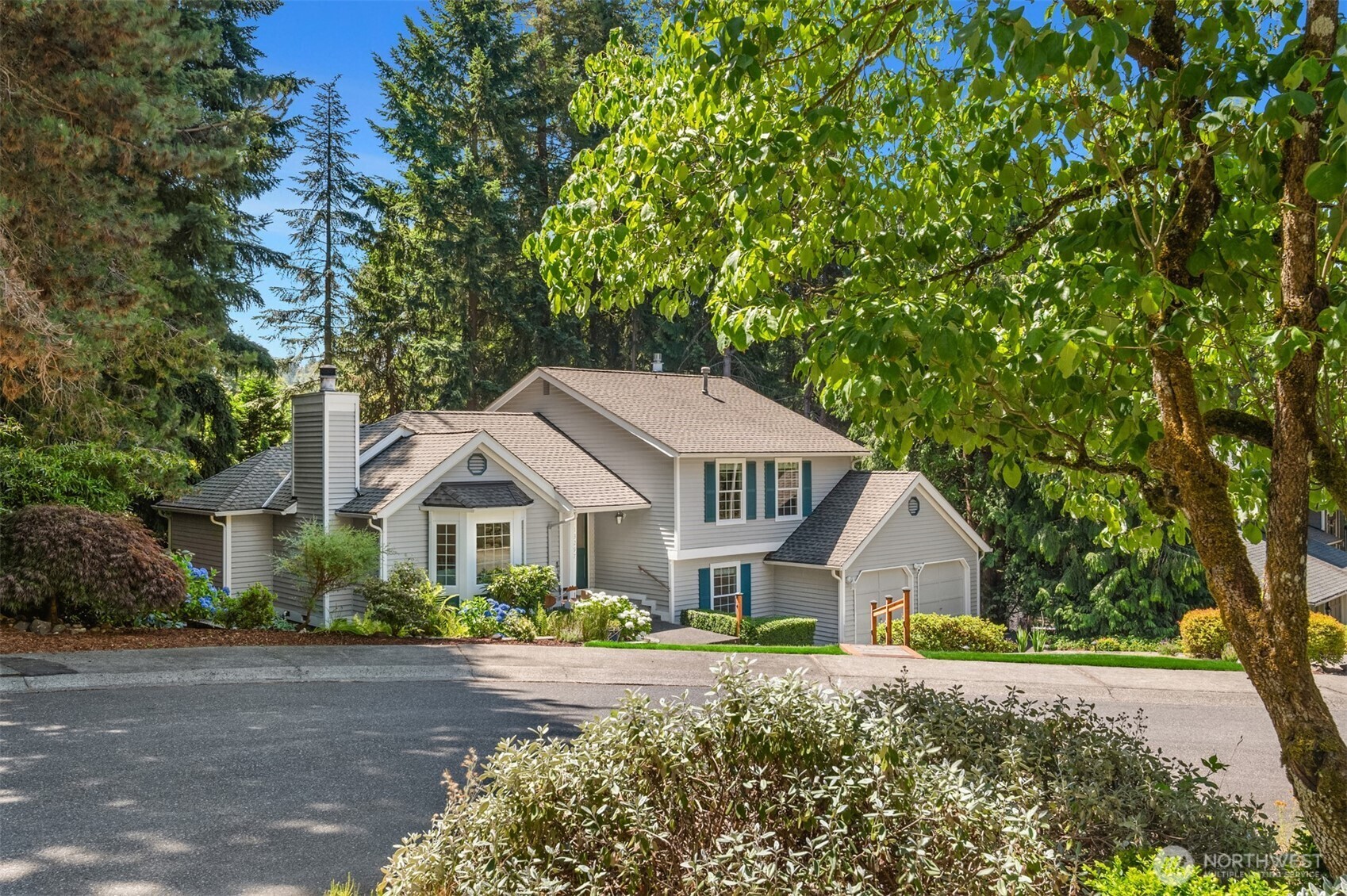 Property Photo: 13297 SE 54th Place WA 98006