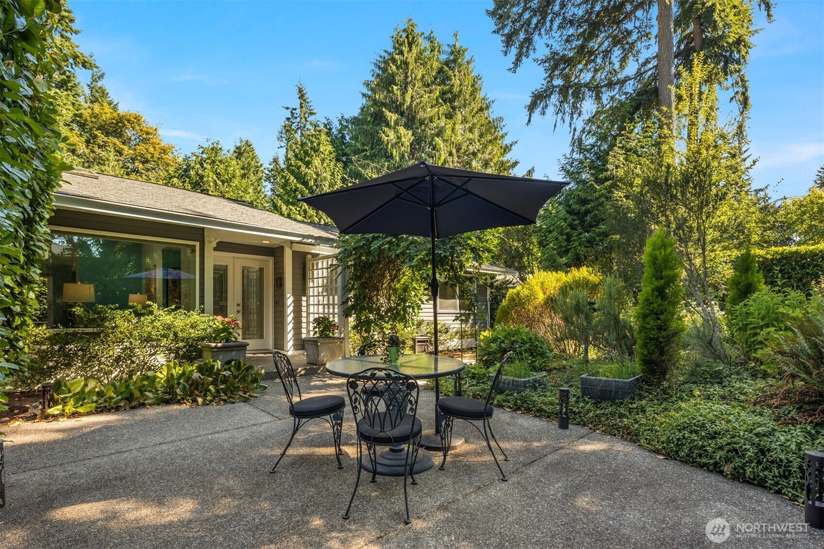 Property Photo:  21647 SE 33rd Place  WA 98075 
