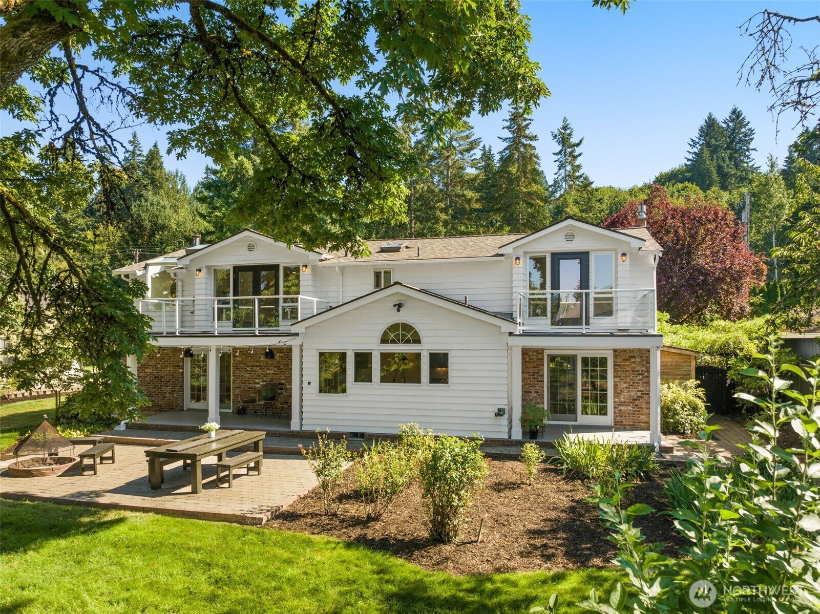Property Photo: 11216 E Riverside Drive WA 98011