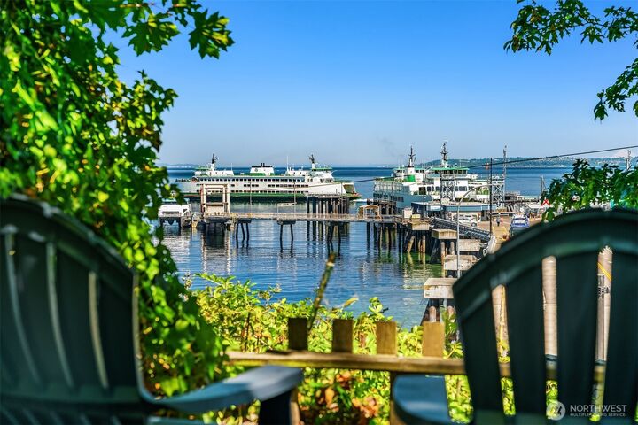 Property Photo:  10915  103rd Avenue SW  WA 98070 