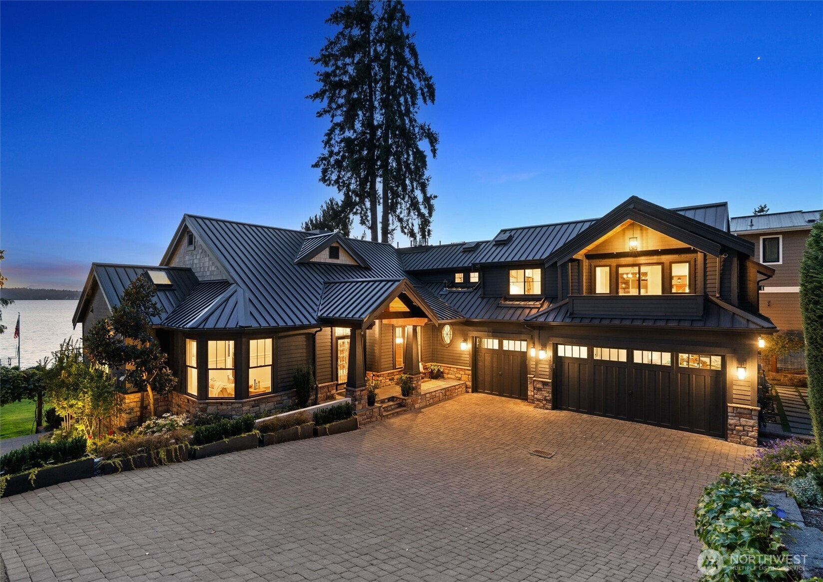 Property Photo: 1433 10th Street W WA 98033