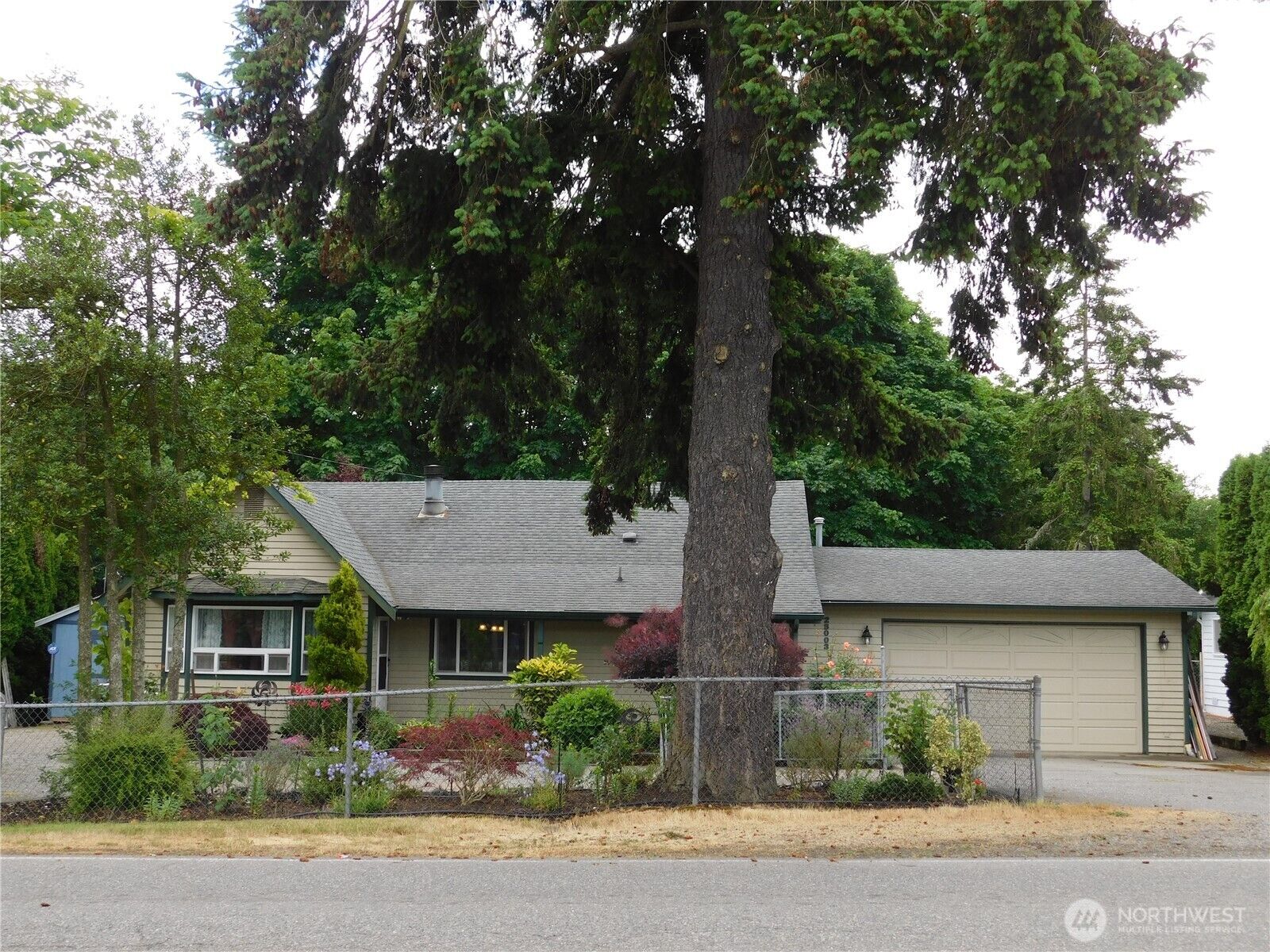 Property Photo:  25003  16th Avenue S  WA 98198 