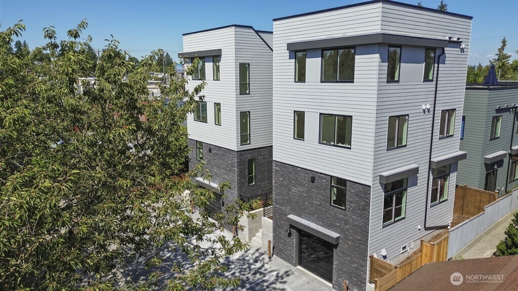 7739  15th Avenue NE C  Seattle WA 98115 photo
