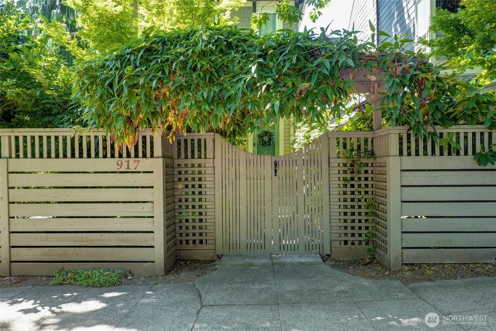 Property Photo: 917 18th Avenue C WA 98122