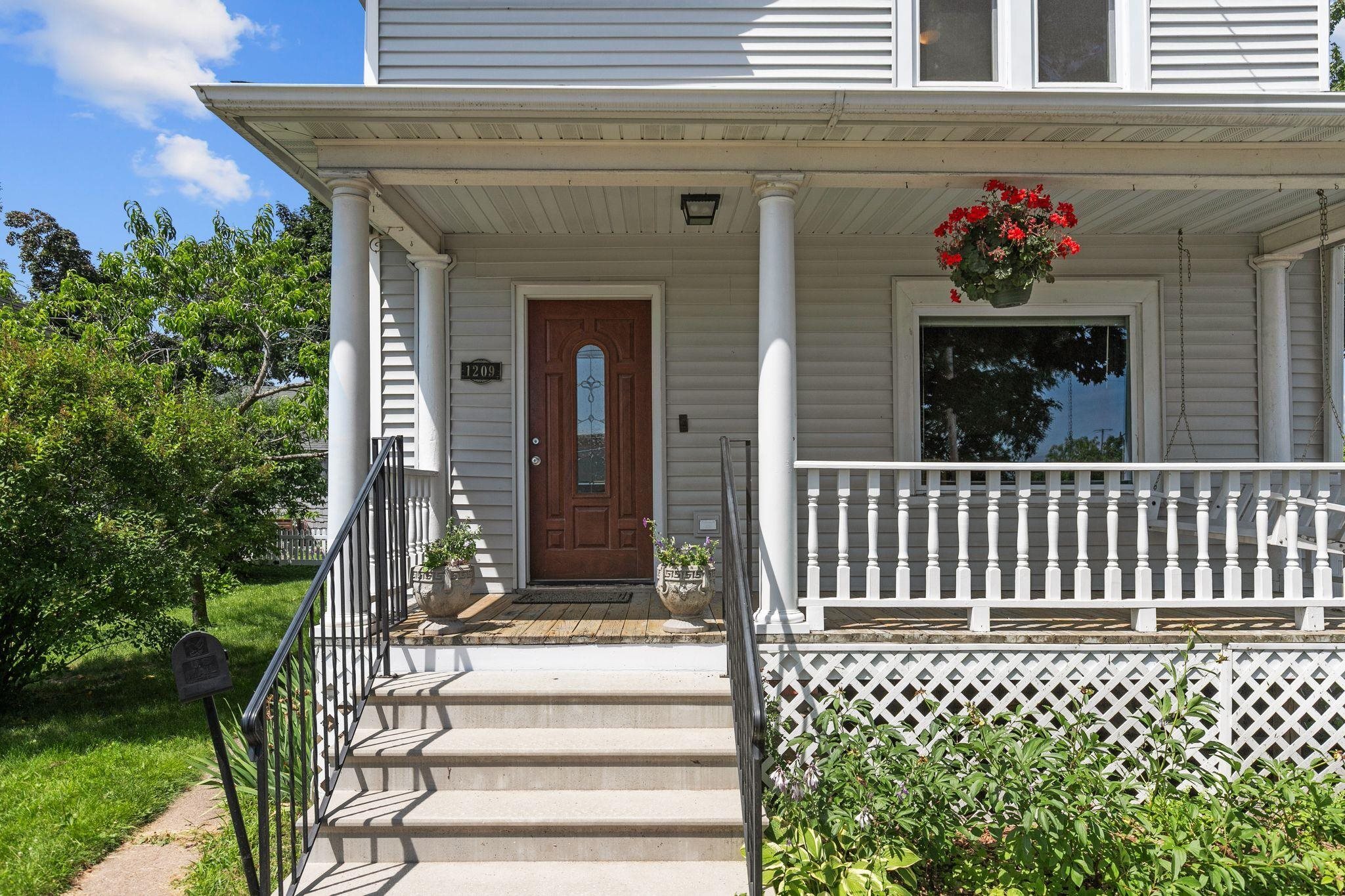 Property Photo: 1209 N Lawe Street WI 54911