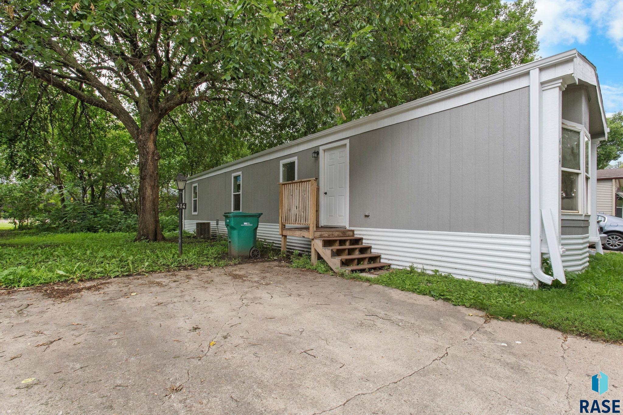 Property Photo: 414 N Todd Pl SD 57107