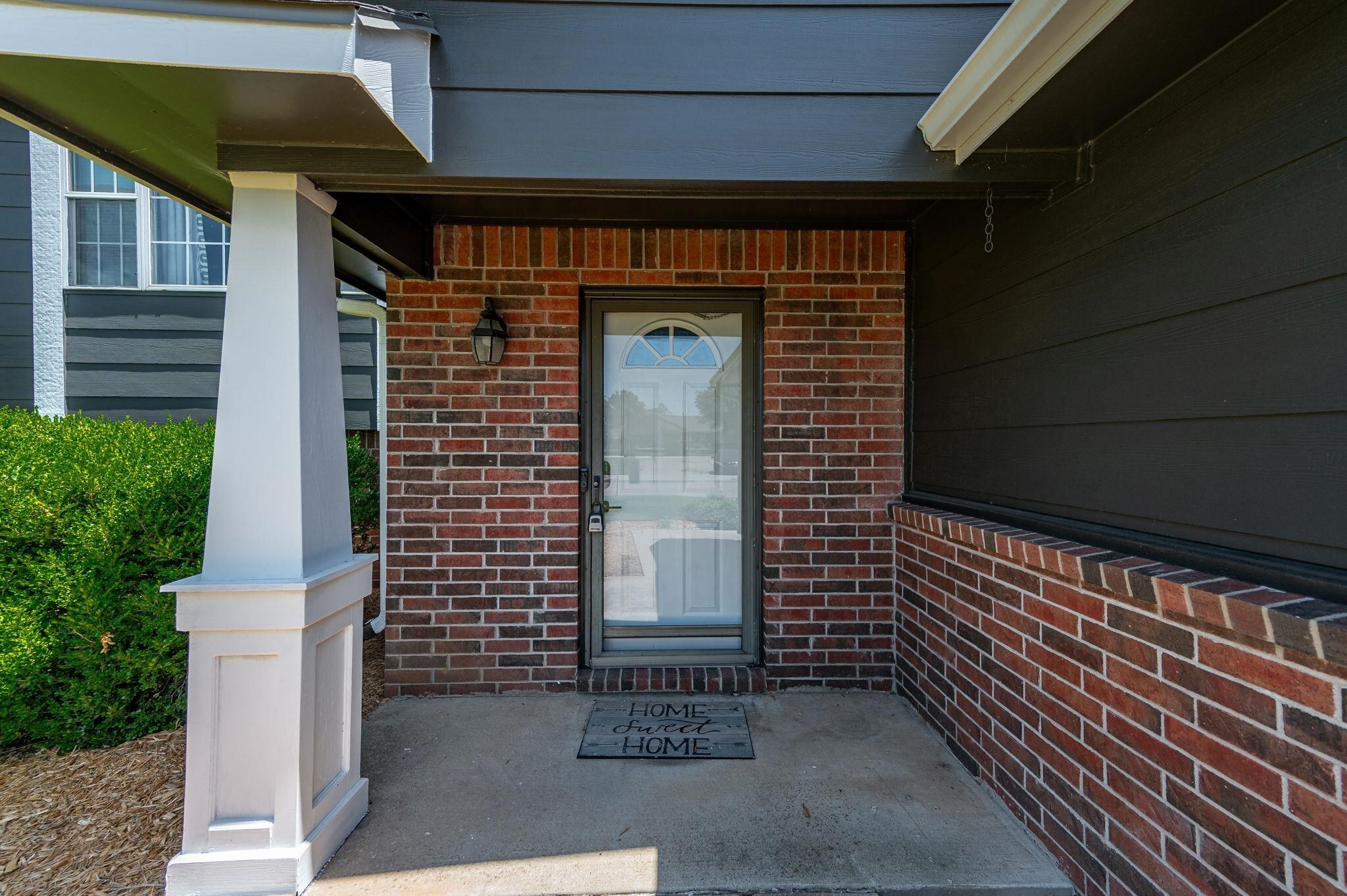 Property Photo:  402 S Limuel St  KS 67235-2010 