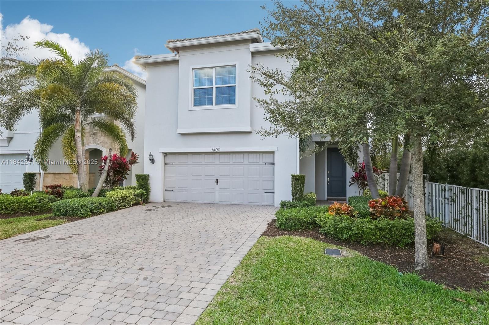 Property Photo: 1402 Myrtle Oak Ter FL 33021
