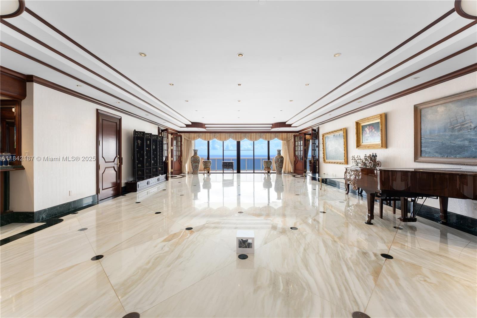 Property Photo: 5757 Collins Ave Ph-4 FL 33140