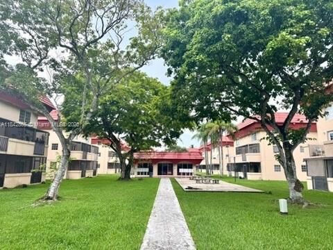 Property Photo: 10901 N Kendall Dr 212 FL 33176