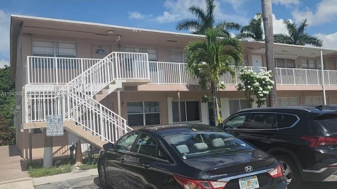 Property Photo:  230 SW 11th Ave 20  FL 33009