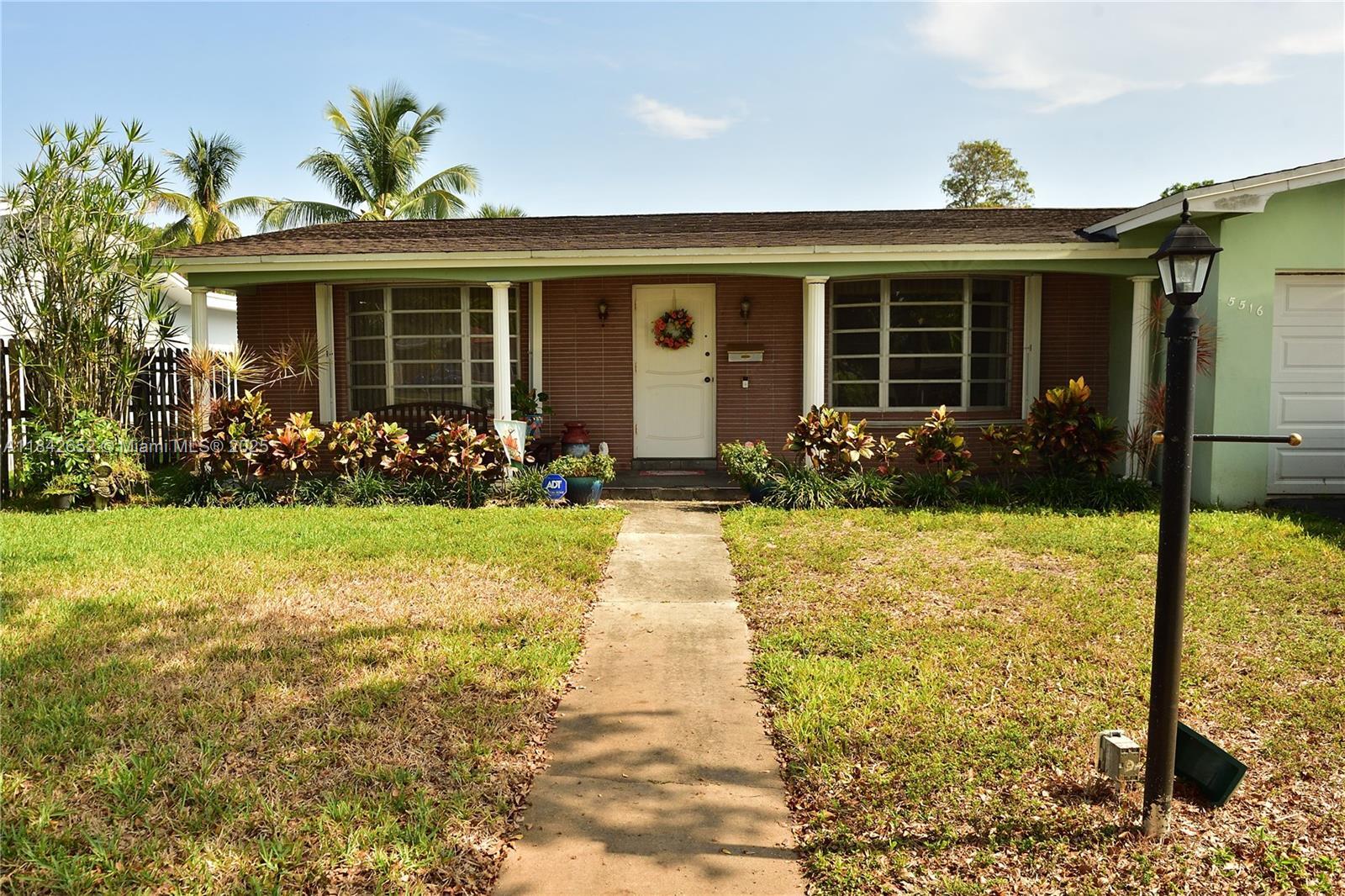 Property Photo: 5516 Arthur St FL 33021