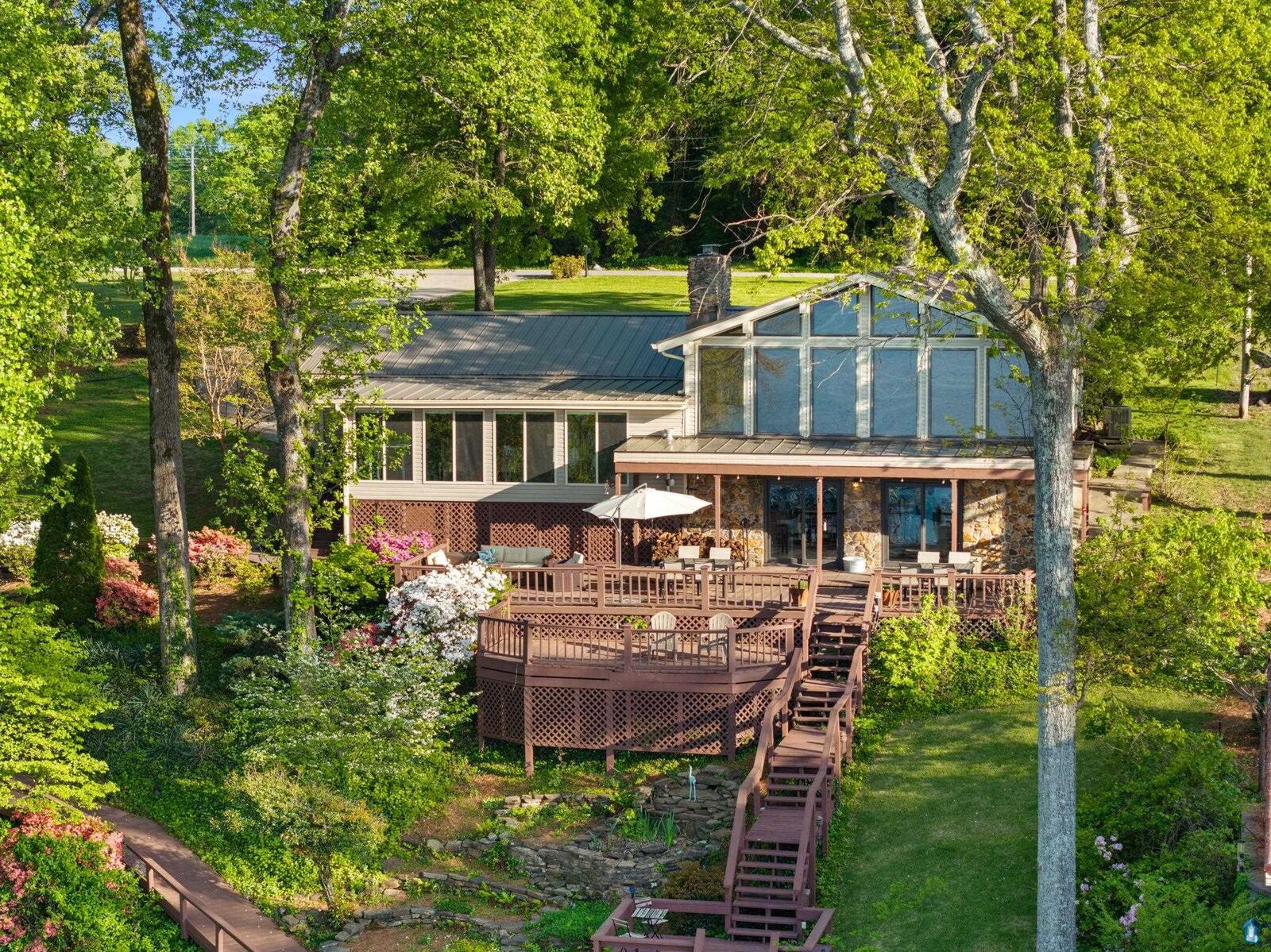 Property Photo: 2460 Waterford Dr AL 35661 - MUSCLE S