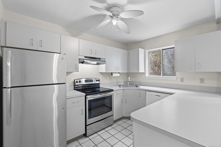 Property Photo:  925 Oronoke Road 14F  CT 06708