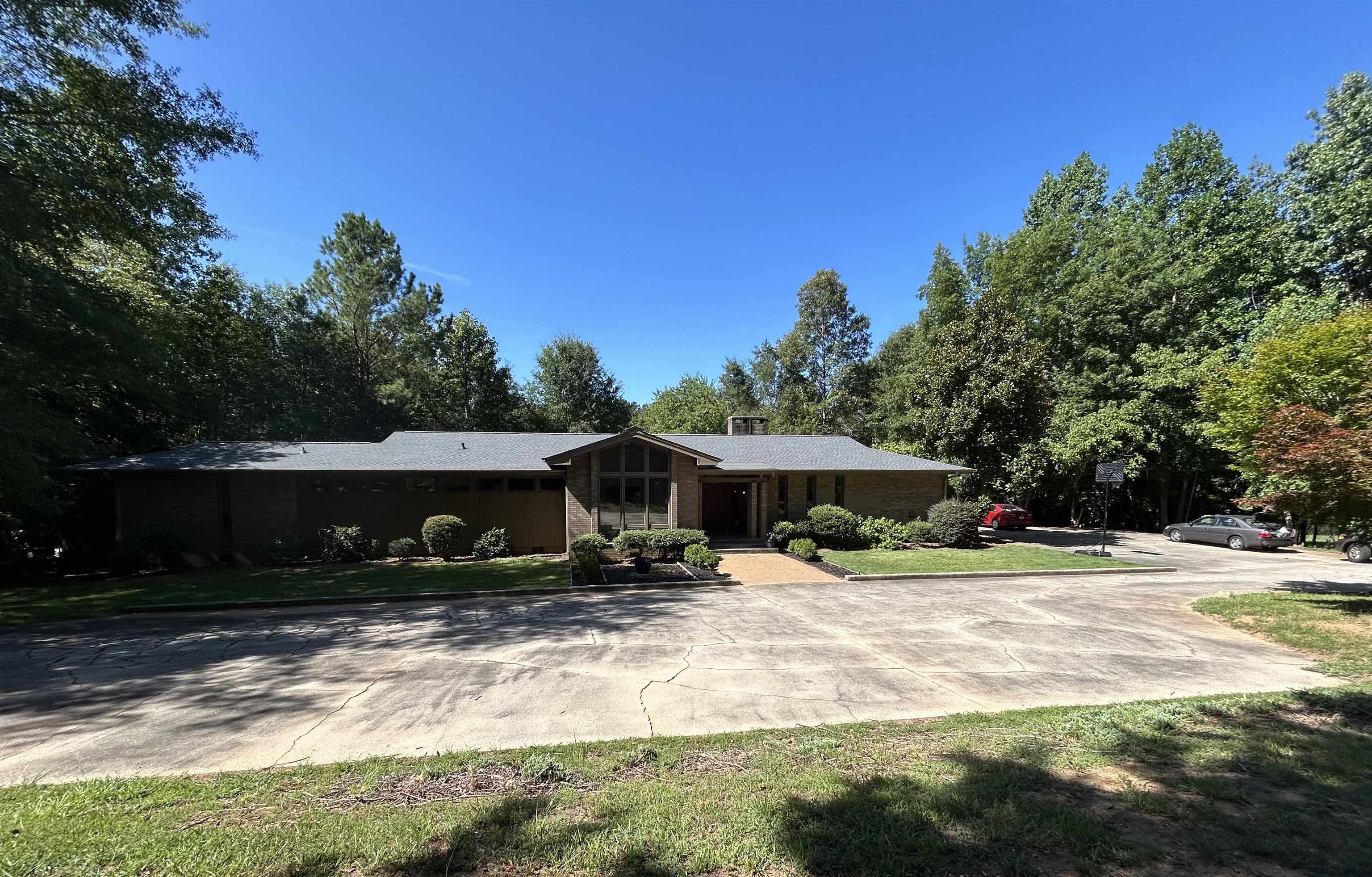 Property Photo: 1 Tamarack Road SC 29307