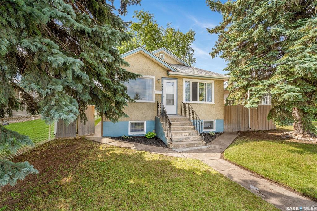 Property Photo: 327 River Street E SK S6V 0A3