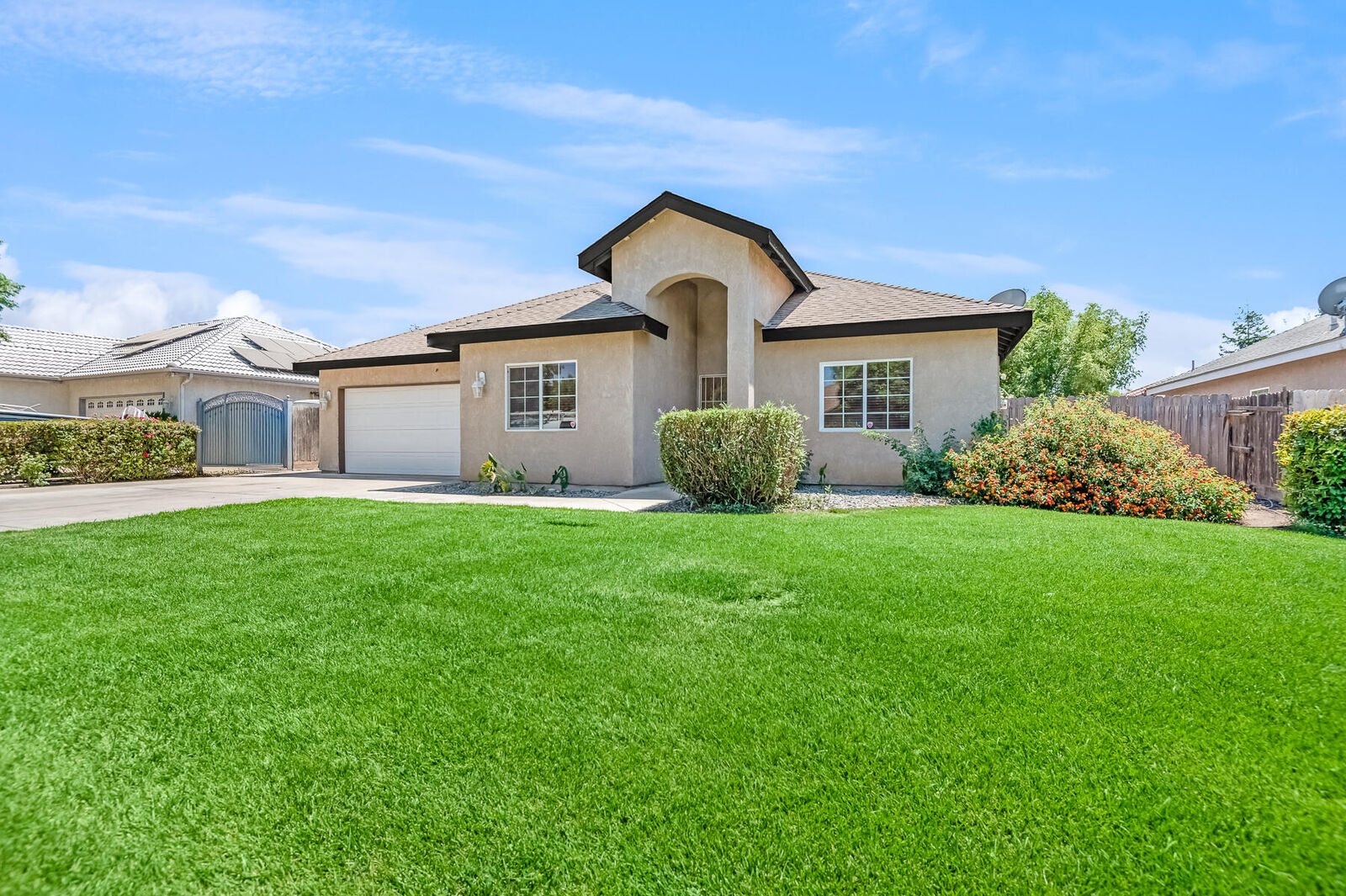 Property Photo: 530 Village Court CA 93221