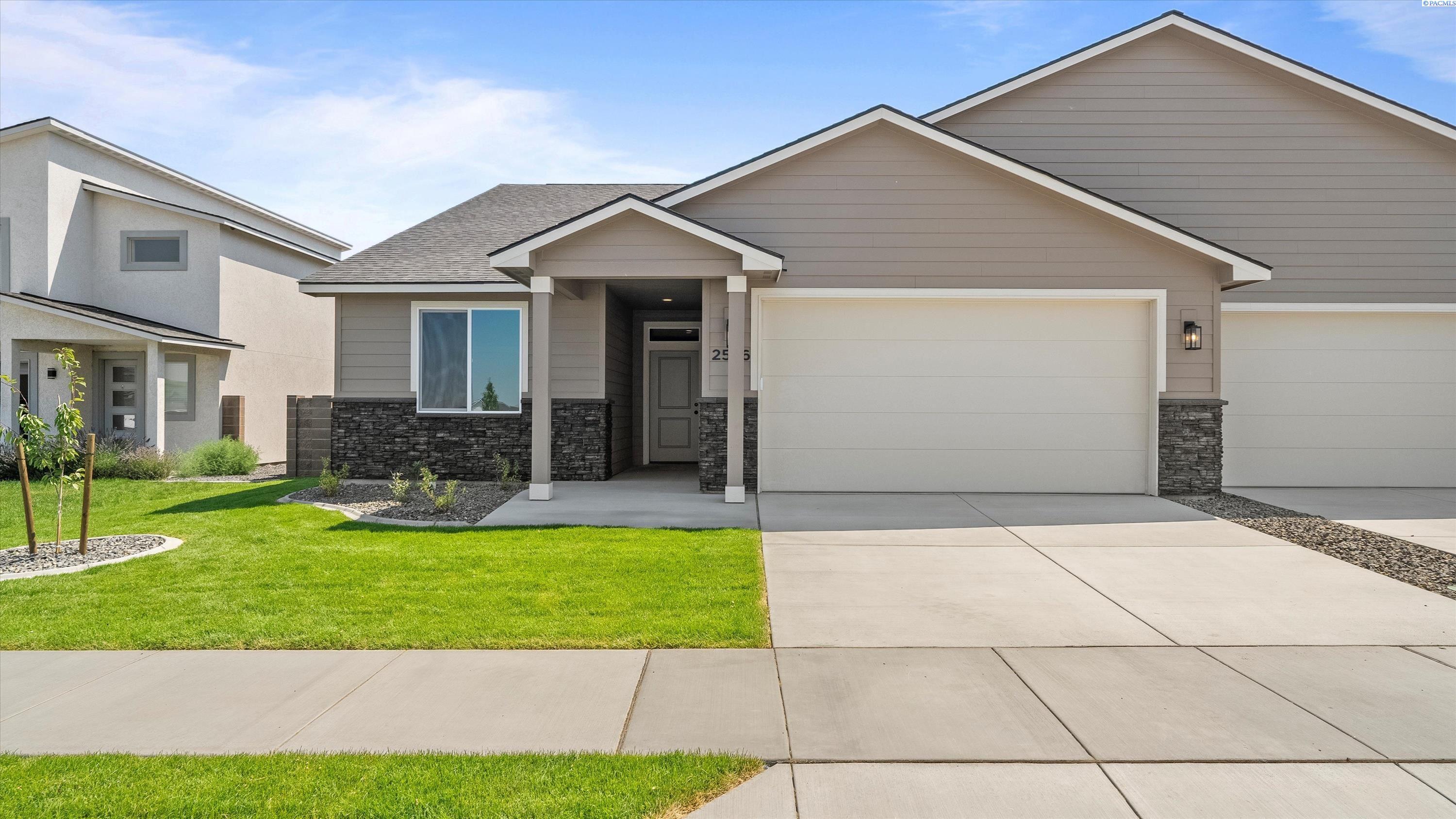 Property Photo: 2566 Sunray Ave WA 99352