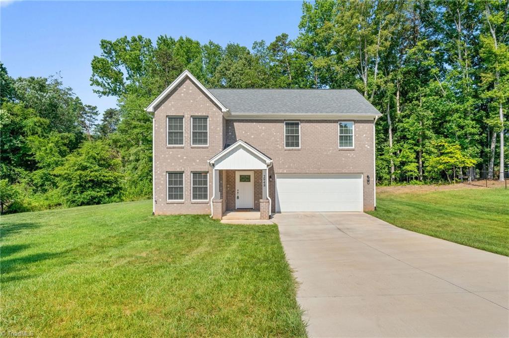 Property Photo: 2948 Lashmit Drive NC 27103