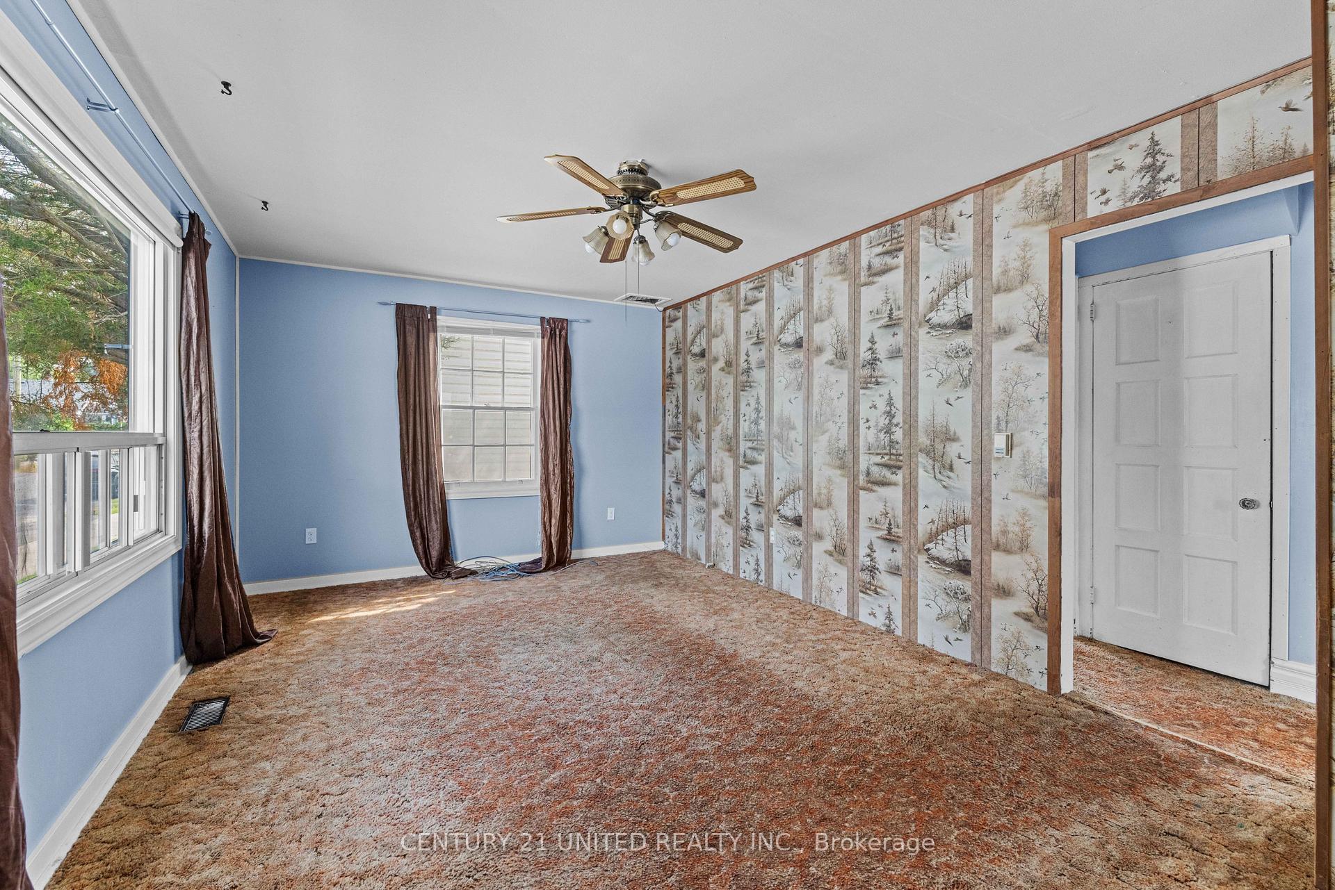 Photo de la propriété:  249 Woodbine Avenue  ON K9H 1N8 