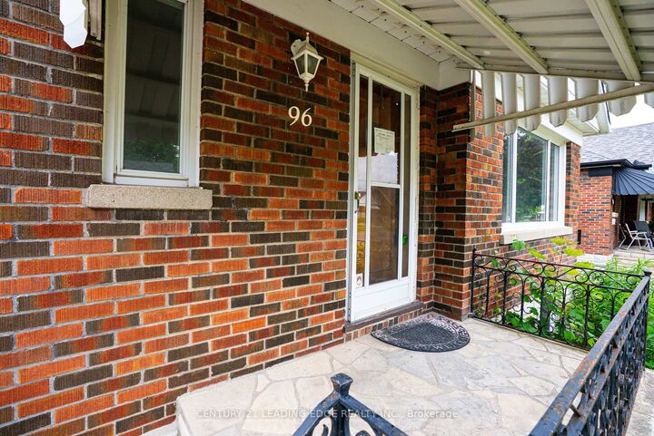 Property Photo:  96 Oakes Avenue  ON L1G 6C6 