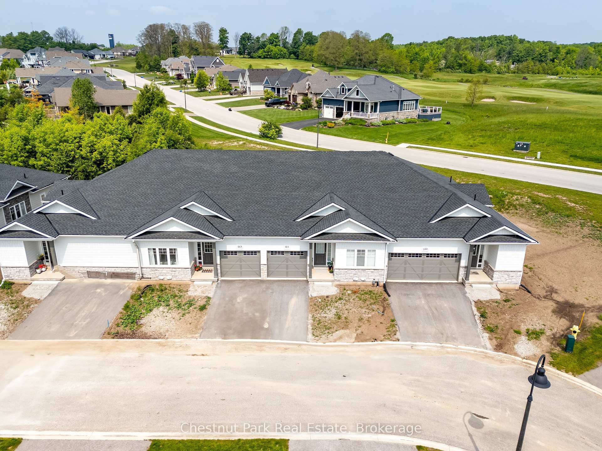 Property Photo: 161 Hawthorn Crescent ON N0H 1S0