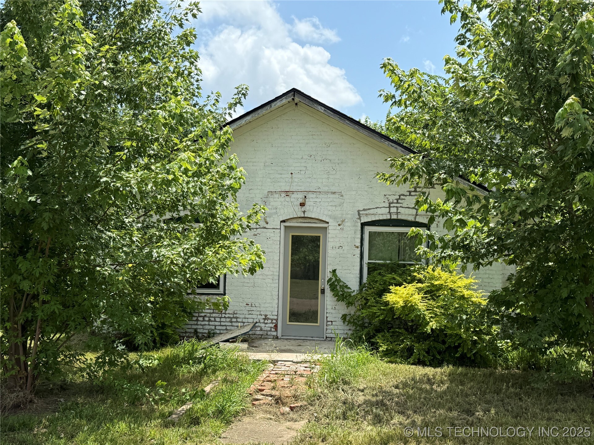 Property Photo: 1123 E Pecan OK 74023