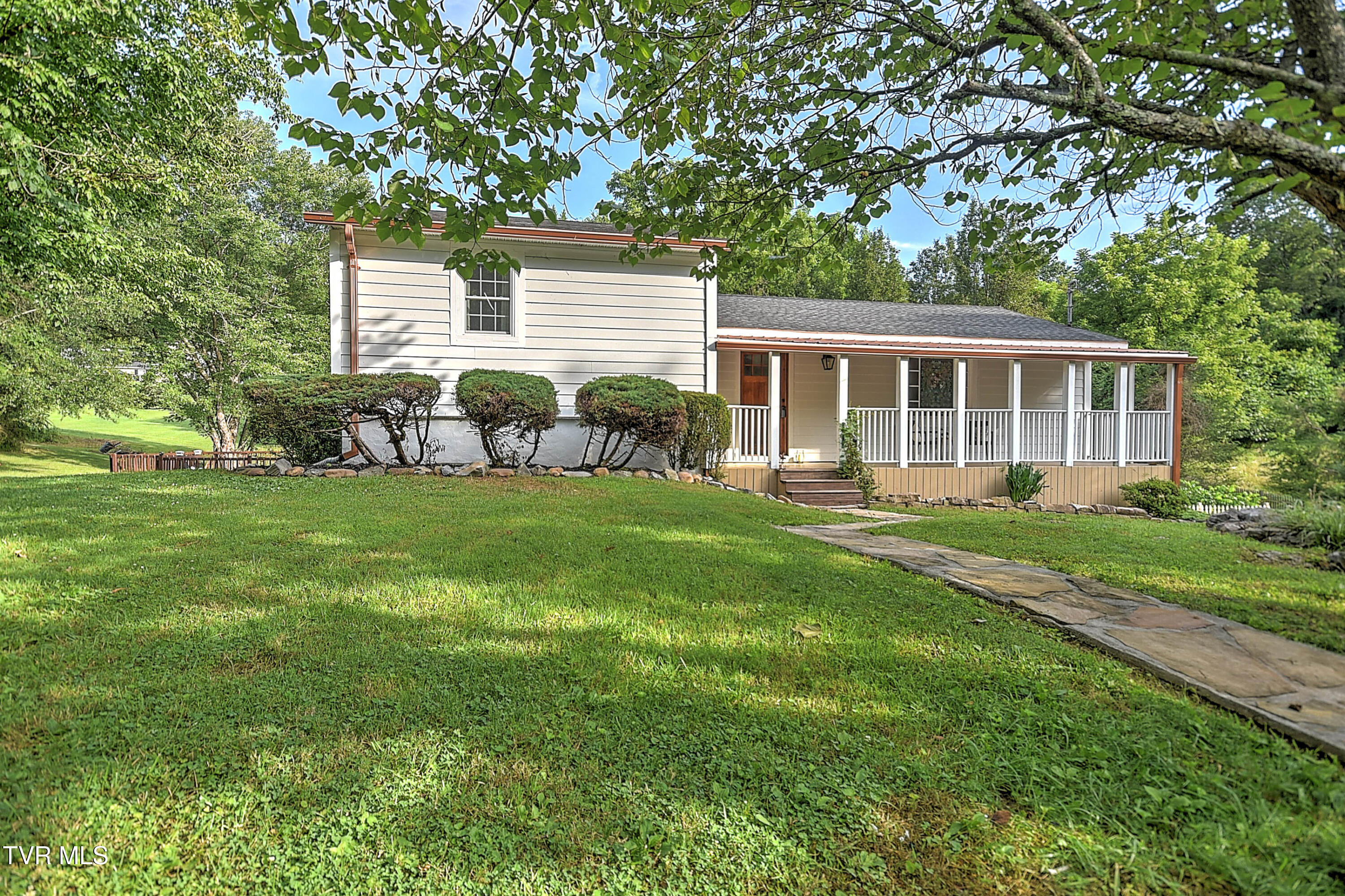 Property Photo: 3856 Highway 75 TN 37663