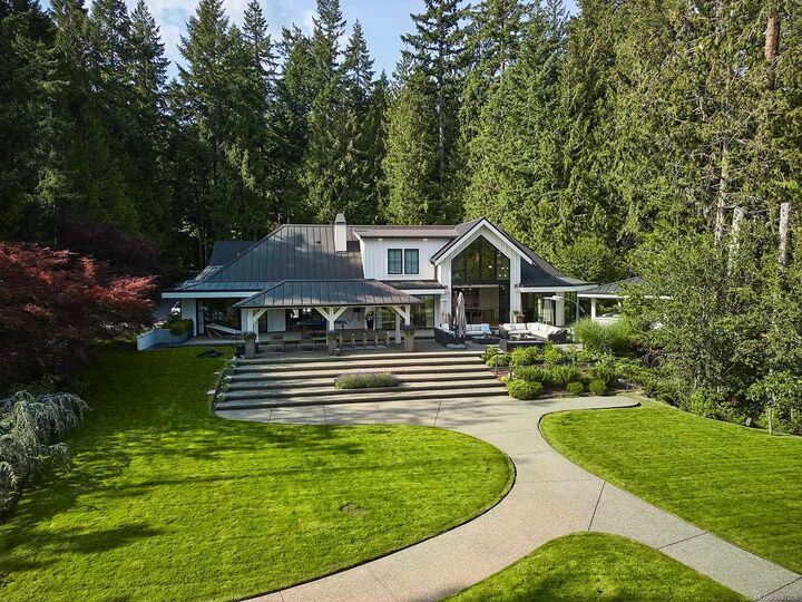 Property Photo: 2062 Butler Ave BC V0R 2W3