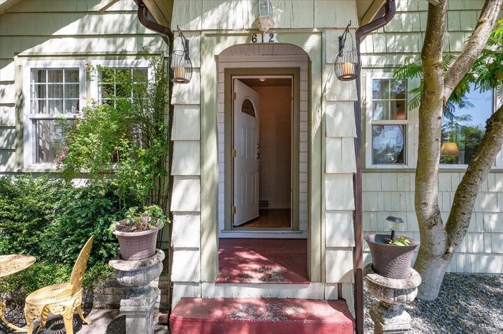 Photo de la propriété: 612 Fourth St BC V9R 1T7