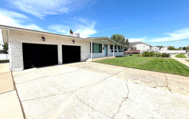 Property Photo: 2194 S 1800 W UT 84075