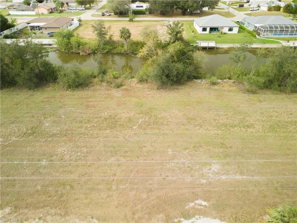 Property Photo:  1706 NE 10th Pl  FL 33909 