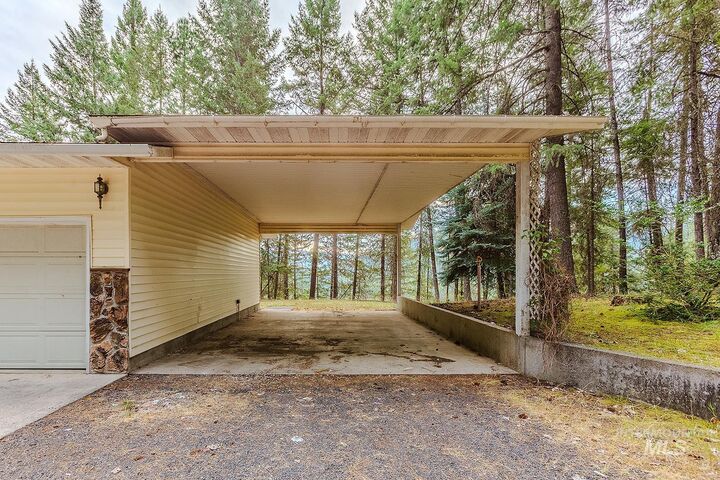 Property Photo:  325 Westwood Terrace Drive  ID 83544 