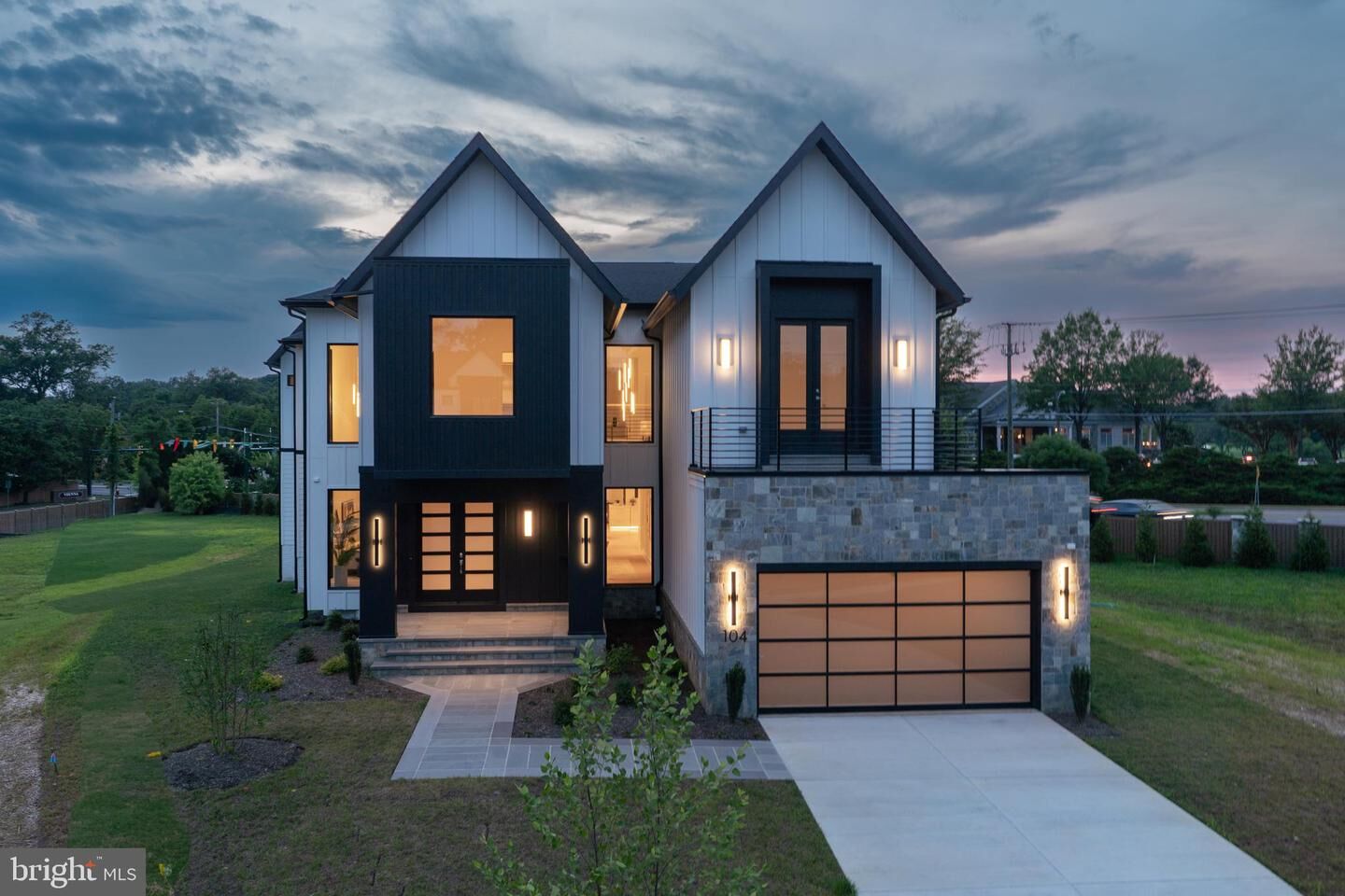 Property Photo: 104 Mashie Court SE VA 22180