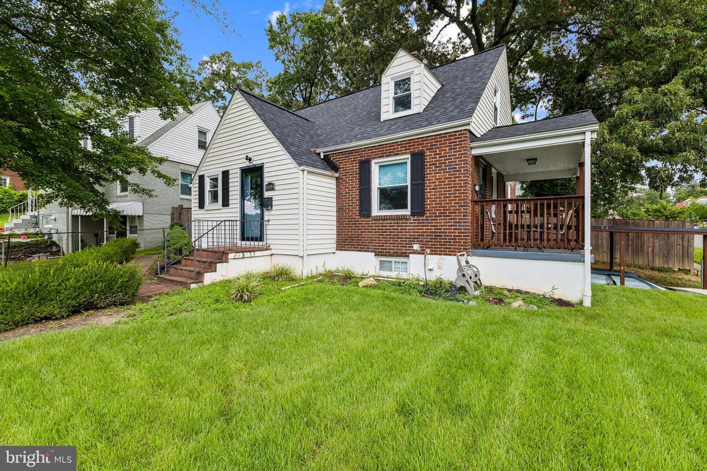 Property Photo:  1601 Nova Avenue  MD 20743 