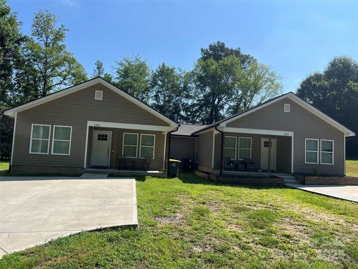 Property Photo: 1351 Ontario Drive NC 28083